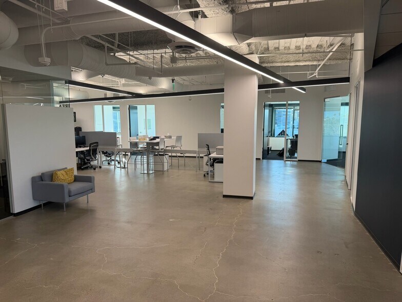 More Photos Of 16501 Ventura Blvd, Encino Coworking Space