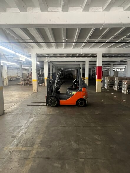 More Photos Of 2120 Walnut St, Jacksonville Warehouse For Lease