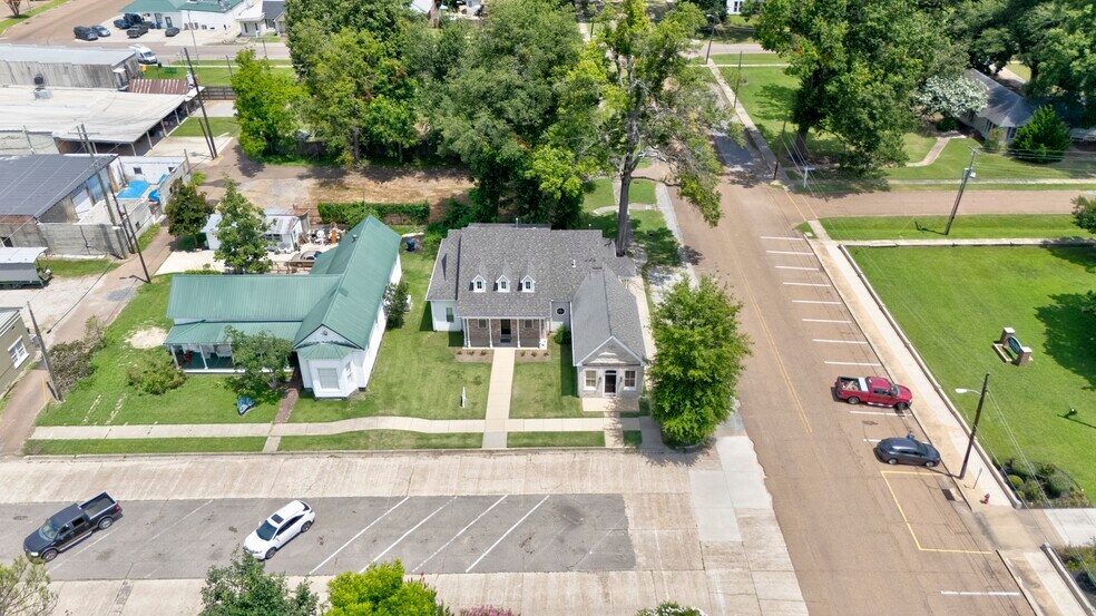 More Photos Of 987 Harris St, Tunica Office For Sale