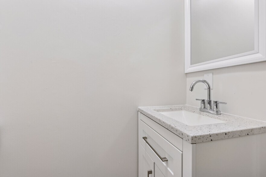 More Photos Of 295 Marie Ave E, West Saint Paul Flex For Sale