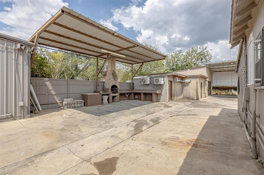 More Photos Of 603 N Loring Ave, Laredo General Retail For Lease