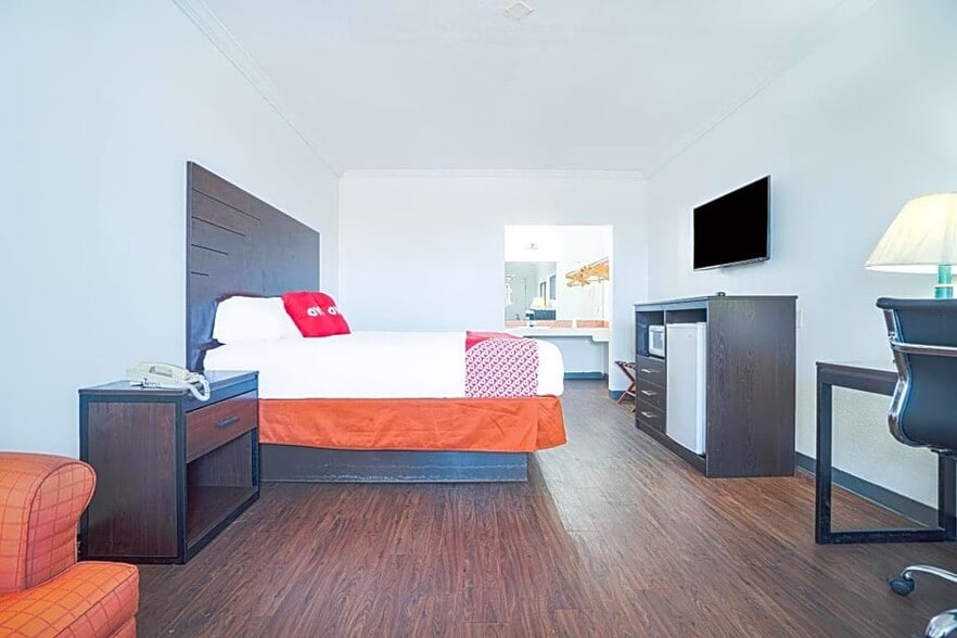 More Photos Of 3334 S US Highway 77 Byp, Kingsville Hotel For Sale