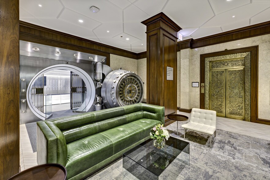 More Photos Of 33 N LaSalle St, Chicago Coworking Space