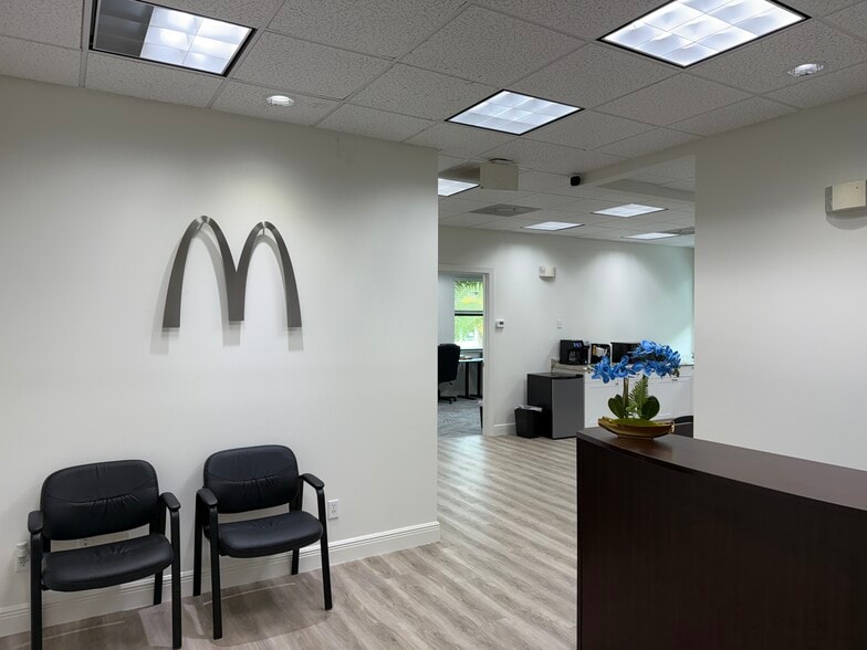 More Photos Of 9696 Bonita Beach Rd, Bonita Springs Office For Lease