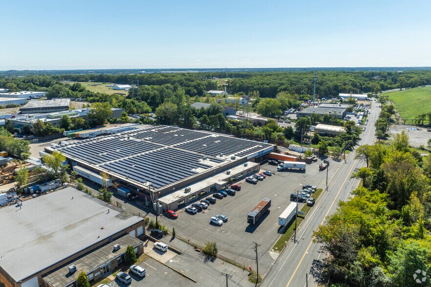 More Photos Of 303 Winding Rd, Old Bethpage Warehouse For Lease