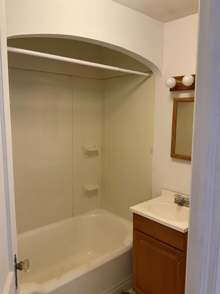 More Photos Of 30 Cecil St NE, Navarre Office Residential For Sale