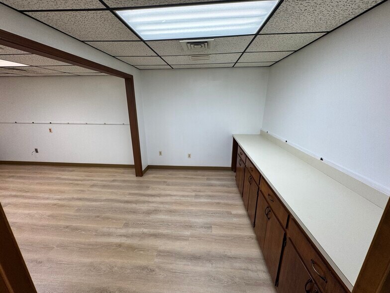 More Photos Of 132 Main St, Southington Bank For Lease