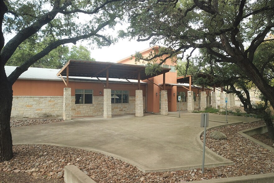 More Photos Of 7910 Cameron Rd, Austin Office For Sale