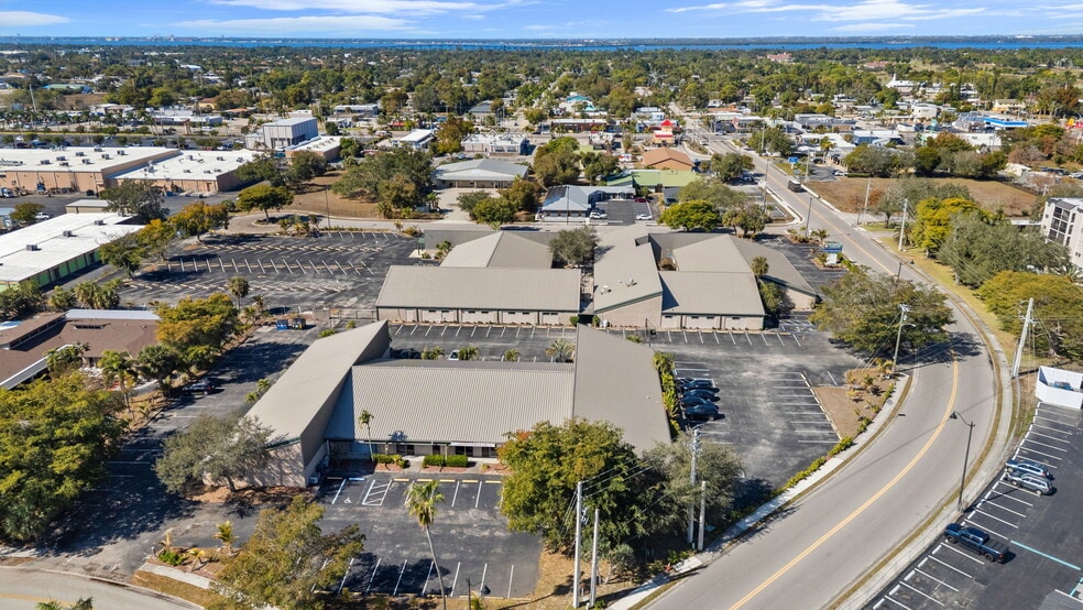 More Photos Of 2120 Collier Ave, Fort Myers Unknown For Lease