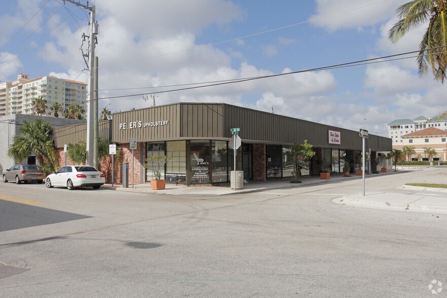 More Photos Of 3230-3290 NE 32nd St, Fort Lauderdale Storefront For Lease