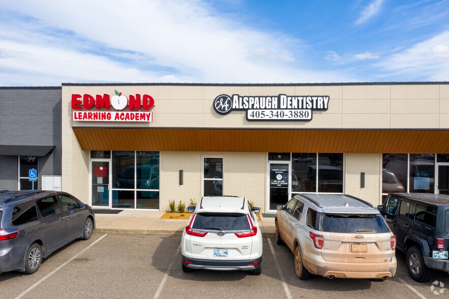 More Photos Of 610 S Kelly Ave, Edmond General Retail For Lease