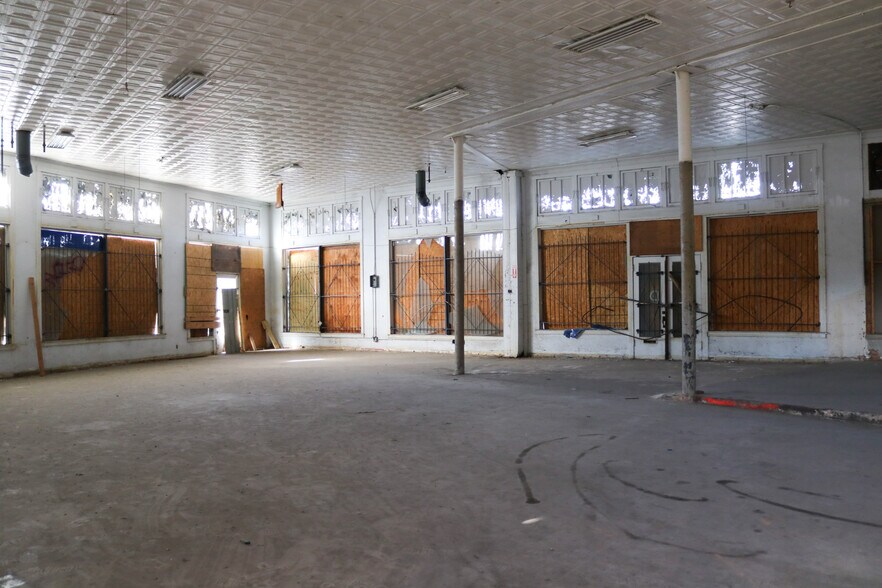 More Photos Of 600-602 San Pedro Ave, San Antonio Storefront For Sale