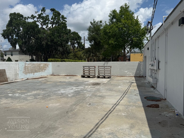 More Photos Of 1814 Edgewater Dr, Orlando Storefront For Lease