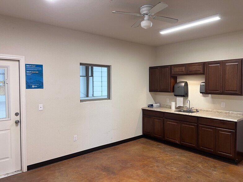 More Photos Of 4209 Longhorn Dr, Alvarado Warehouse For Lease