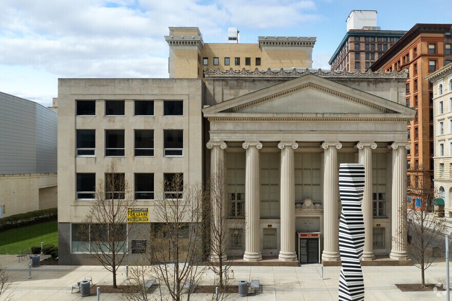 More Photos Of 241 N Superior St, Toledo Office Residential For Lease