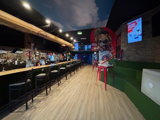 More Photos Of 3477 N Clark St, Chicago Bar For Lease