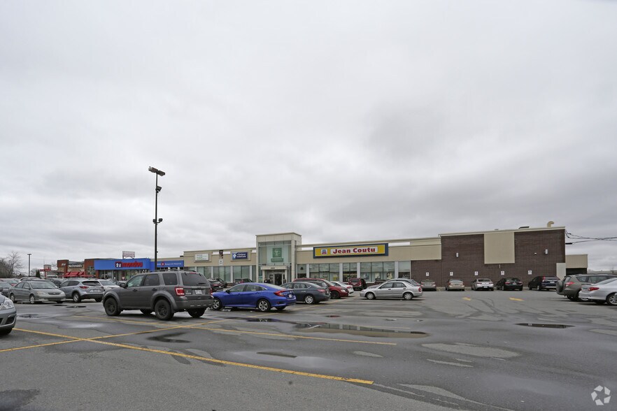 Primary Photo Of 2600 Rue Victoria, Montréal Freestanding For Lease