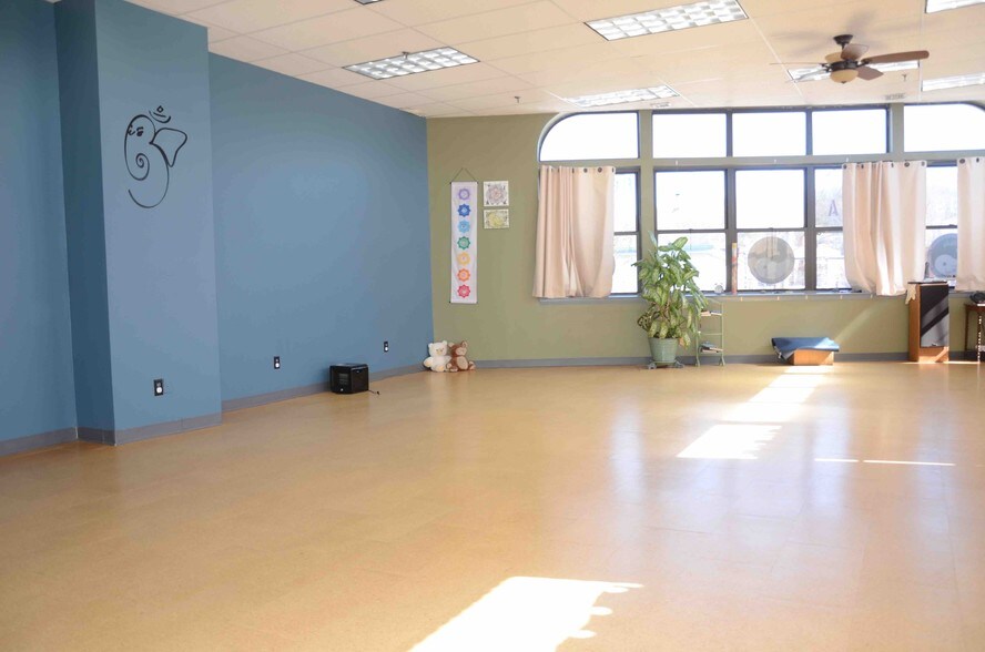 More Photos Of 112 Main St, Putnam Storefront Retail Office For Lease