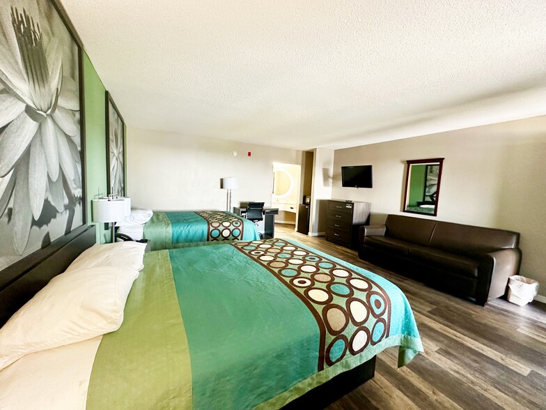 More Photos Of 2226 Highway 71, Marianna Hotel For Sale