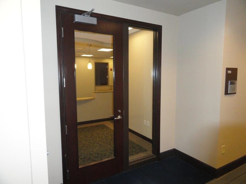 More Photos Of 4410 E Claiborne Sq, Hampton Unknown For Lease