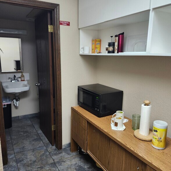 More Photos Of 1987 Mcculloch Blvd, Lake Havasu City General Retail For Lease