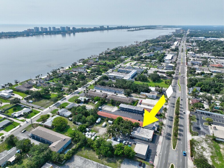 More Photos Of 1841 S Ridgewood Ave, Daytona Beach Freestanding For Sale
