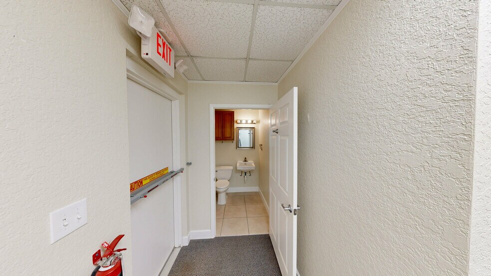 More Photos Of 5151 S Lakeland Dr, Lakeland Office For Sale
