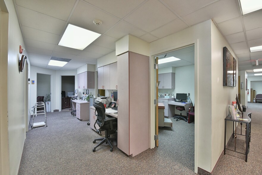 More Photos Of 1805 SE Lake Weir Ave, Ocala Medical For Sale