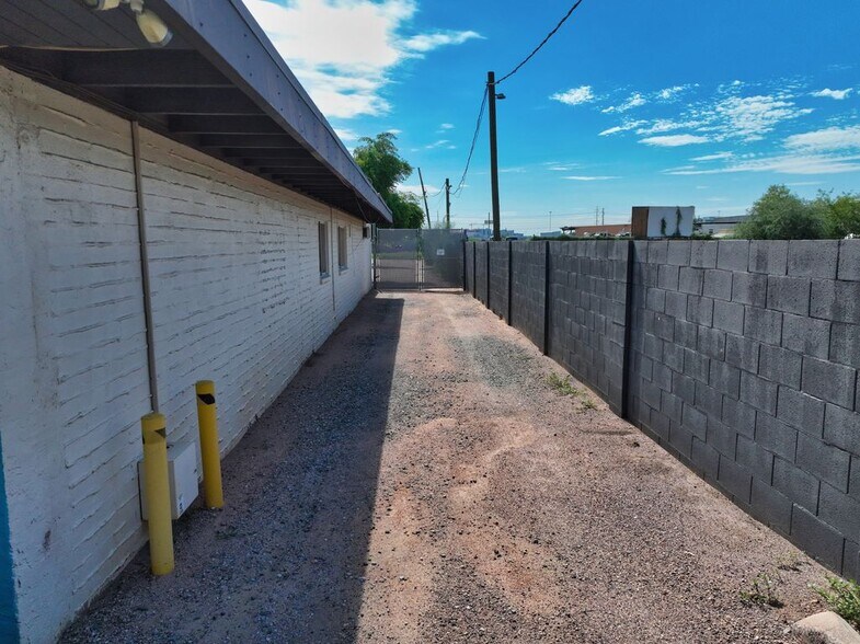 More Photos Of 1211 E Curry Rd, Tempe Contractor Storage Yard For Sale