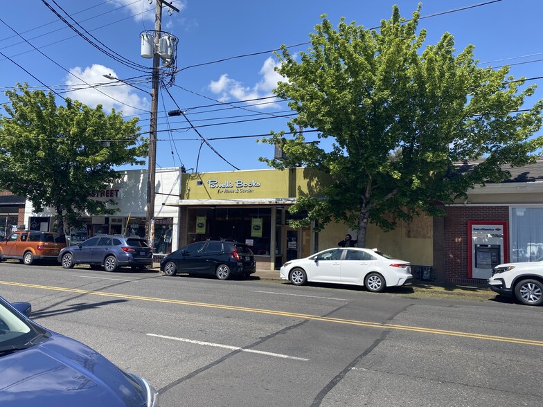 More Photos Of 3747 SE Hawthorne Blvd, Portland Storefront For Sale