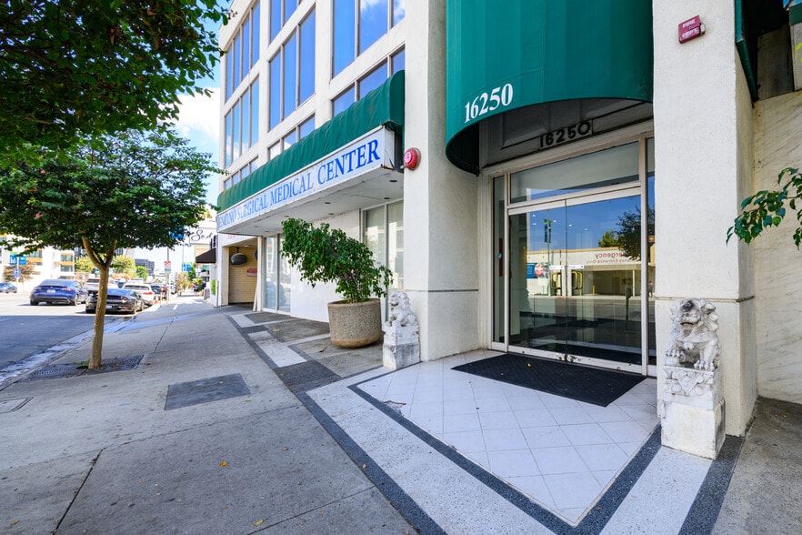 More Photos Of 16250 Ventura Blvd, Encino Office For Lease
