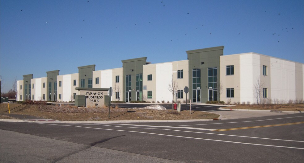 More Photos Of 552-588 W Taylor Rd, Romeoville Showroom For Lease