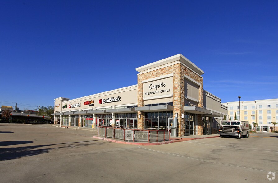Primary Photo Of 304 W Bay Area Blvd, Webster General Retail For Lease