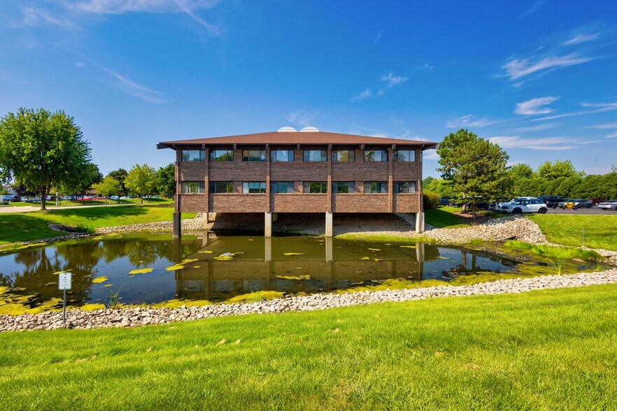 More Photos Of 1300 Iroquois Ave, Naperville Office For Lease