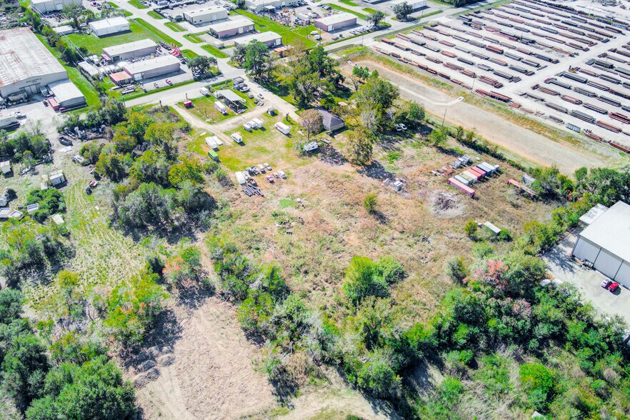 More Photos Of 77 Riley Rd, Houston Flex For Sale