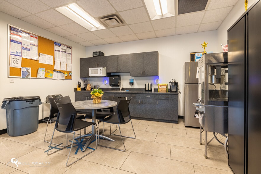 More Photos Of 4295 Jonesboro Rd, Union City Auto Dealership For Sale