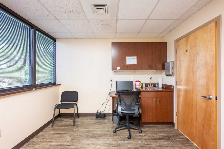 More Photos Of 6719 Gall Blvd, Zephyrhills Medical For Sale