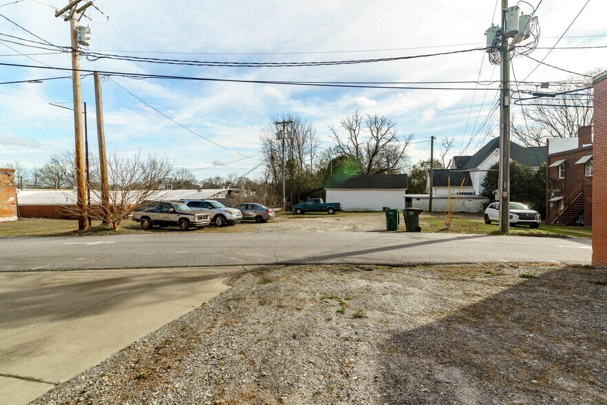 More Photos Of 110 E Main St, Union Storefront Retail Office For Lease