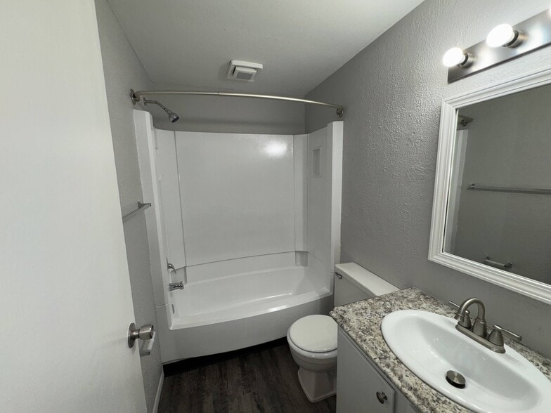 More Photos Of 5943 Walnut Cir E18, Toledo Apartments For Sale