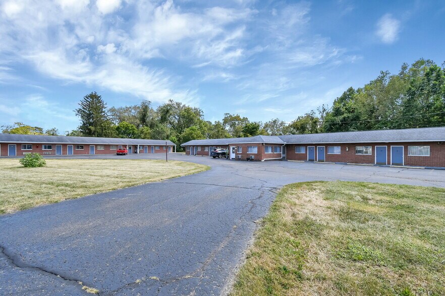 More Photos Of 1342 Hebron Rd, Heath Hotel For Sale