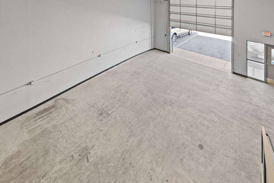 More Photos Of 7637 FM 3009, Schertz Light Distribution For Lease