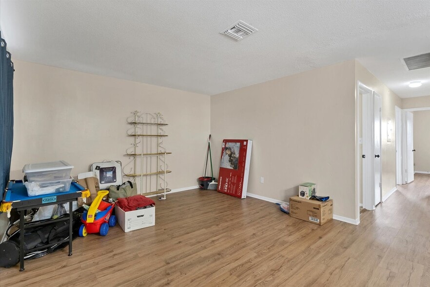 More Photos Of 3937-3957 Broadway Ave, Fort Myers Storefront Retail Residential For Sale