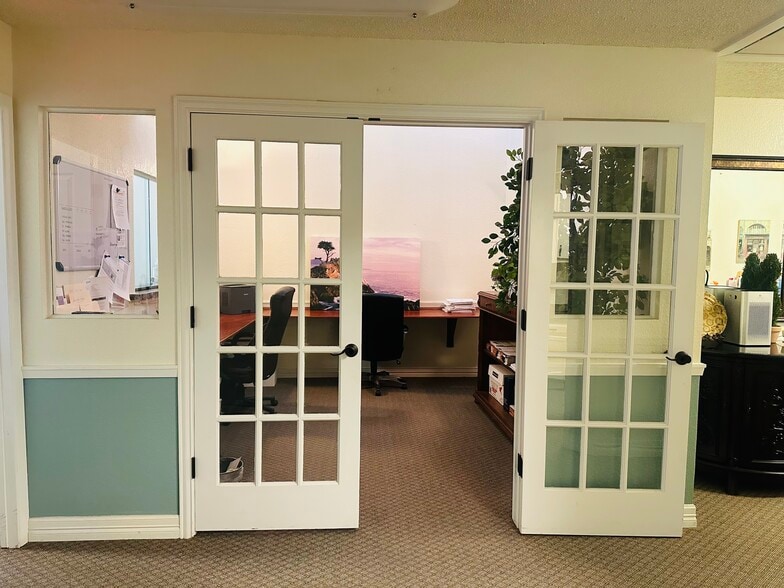 More Photos Of 376 W Main St, Lewisville Medical For Sale