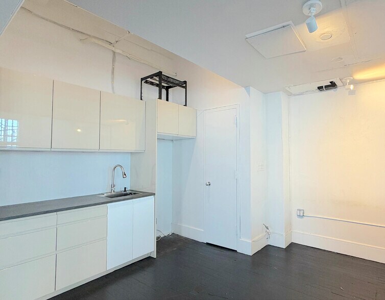 More Photos Of 164 W 25th St, New York Office For Lease