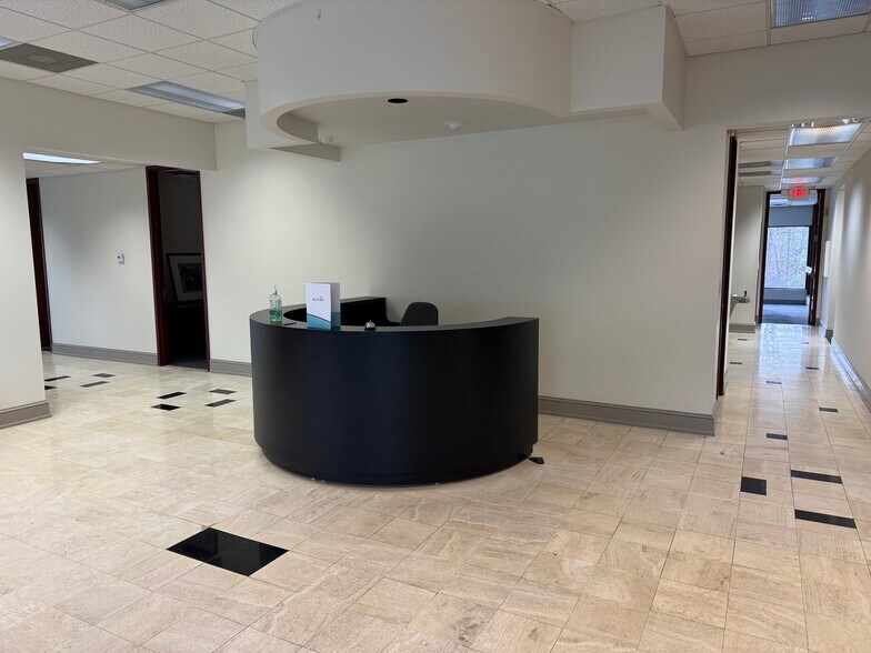 More Photos Of 2707 Buford Hwy, Atlanta Office For Sale