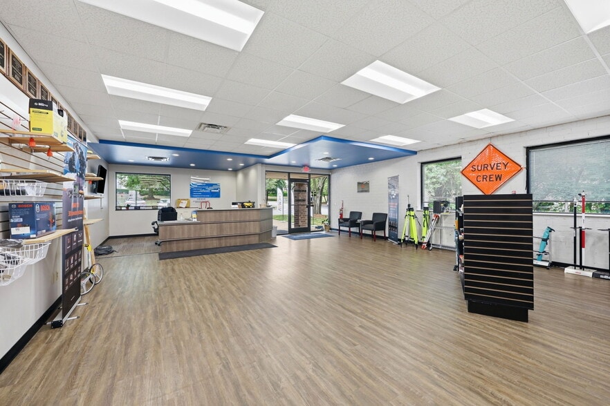More Photos Of 2720 Discovery Dr, Raleigh Flex For Lease