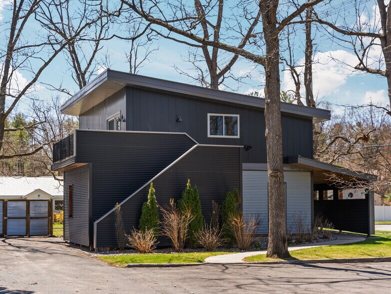 More Photos Of 1323 Cass St, Traverse City Flex For Sale