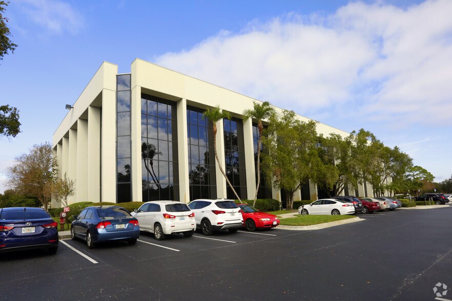 More Photos Of 877 Executive Center Dr W, Saint Petersburg Office For Lease