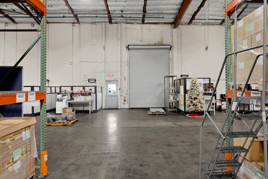 More Photos Of 525 Maple Ave, Torrance Distribution For Lease