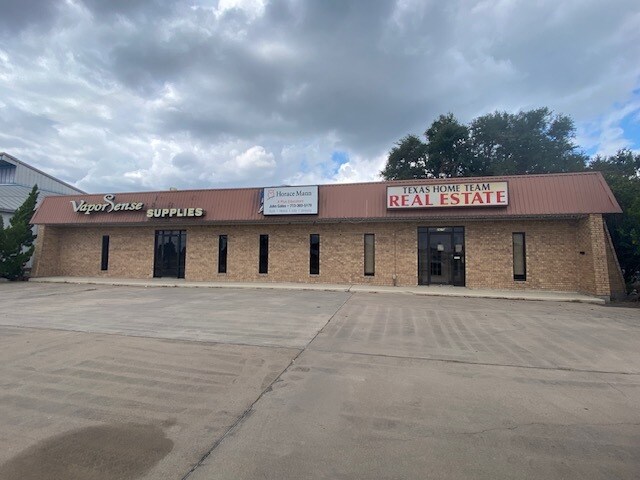 More Photos Of 2670 Highway 35 Byp S, Alvin Office For Lease